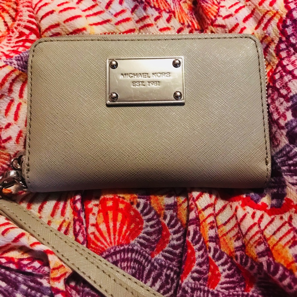 ‼️FLASH SALE‼️ Grey Michael Kors Wallet